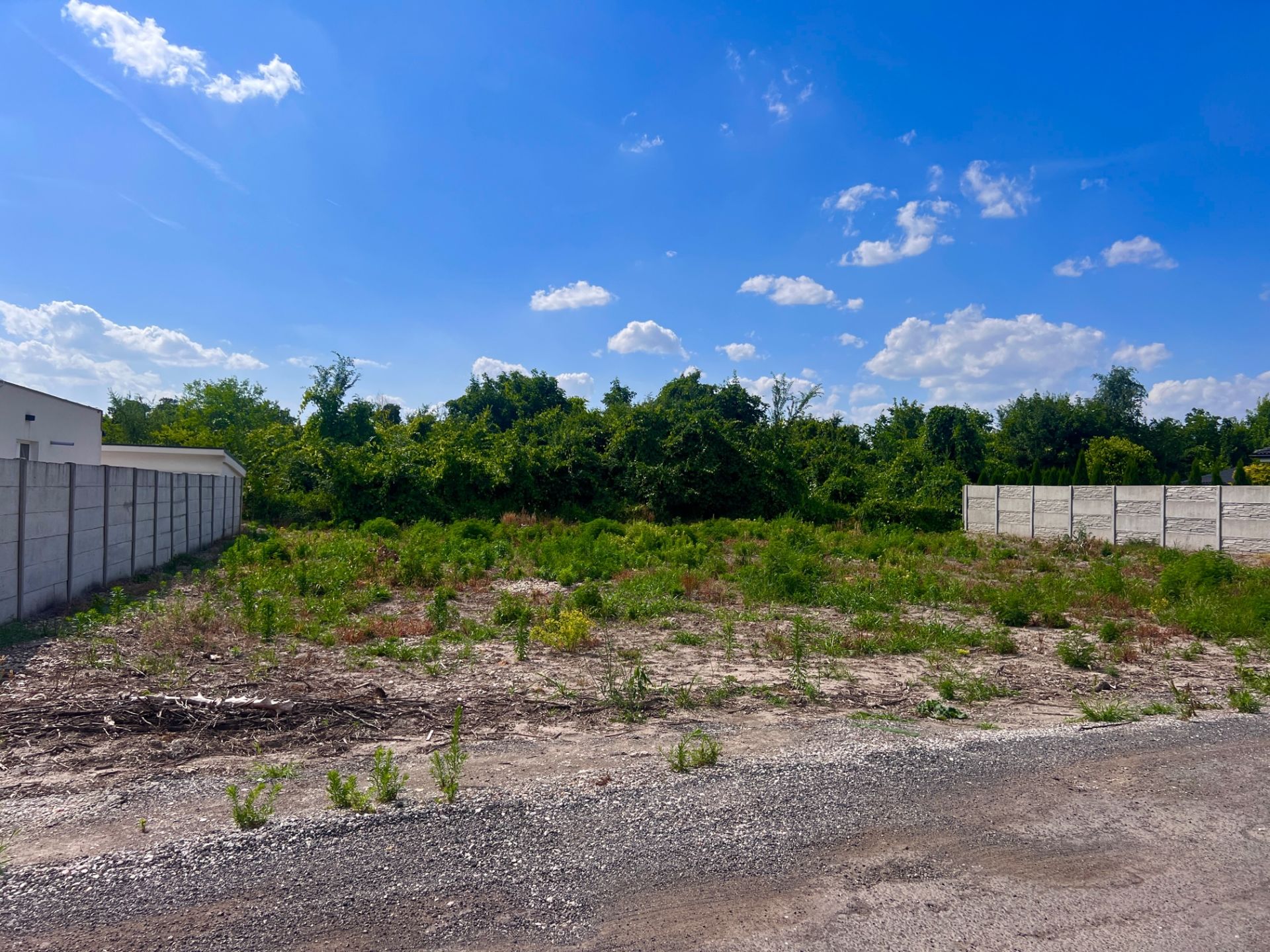 NA PREDAJ STAVEBNÝ POZEMOK, 800m2, HUBICE