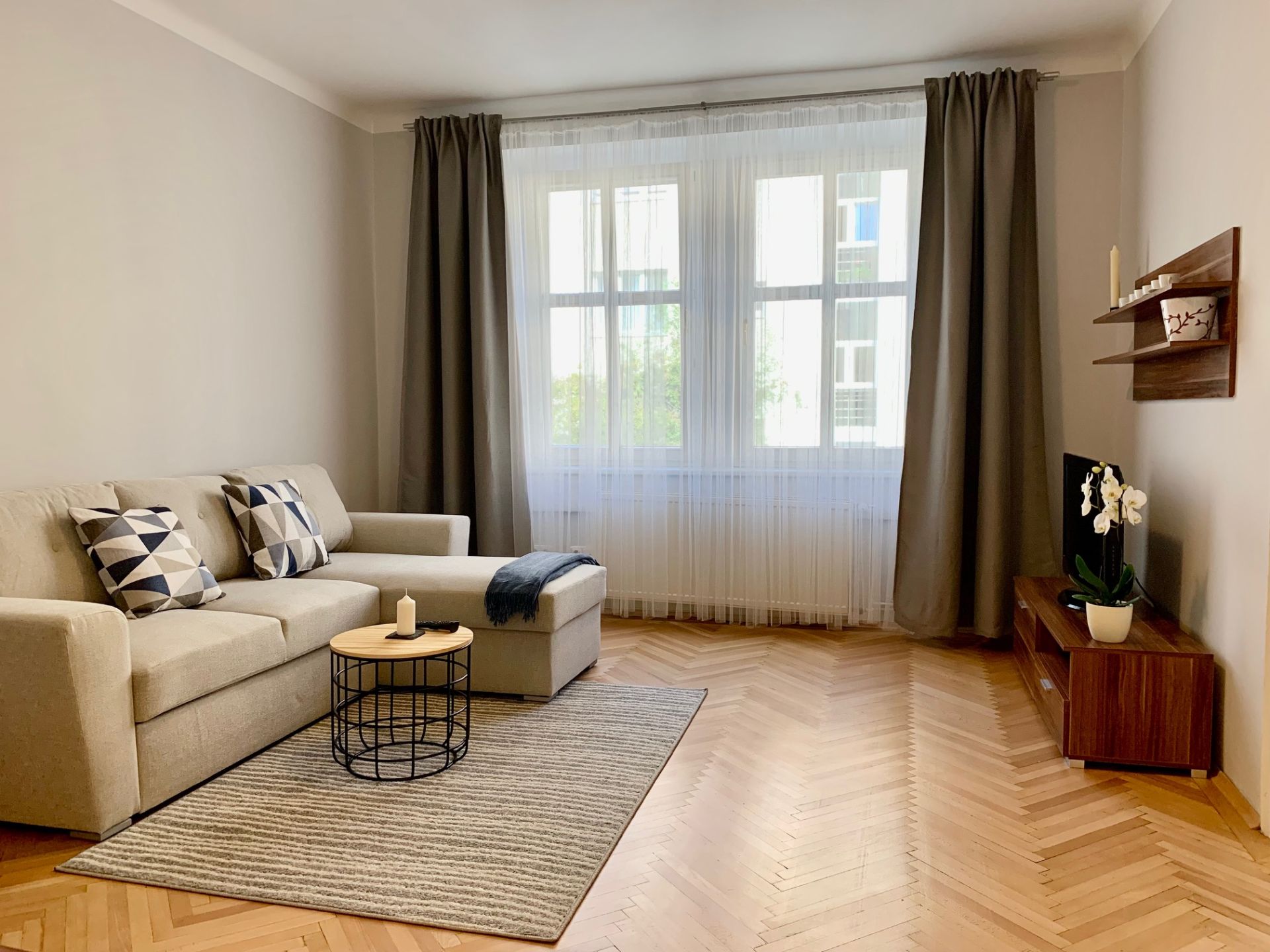 PRENAJATÉ!!! 2izb. byt 64m2 + terasa 36m2, ul. Šoltésovej, Staré mesto
