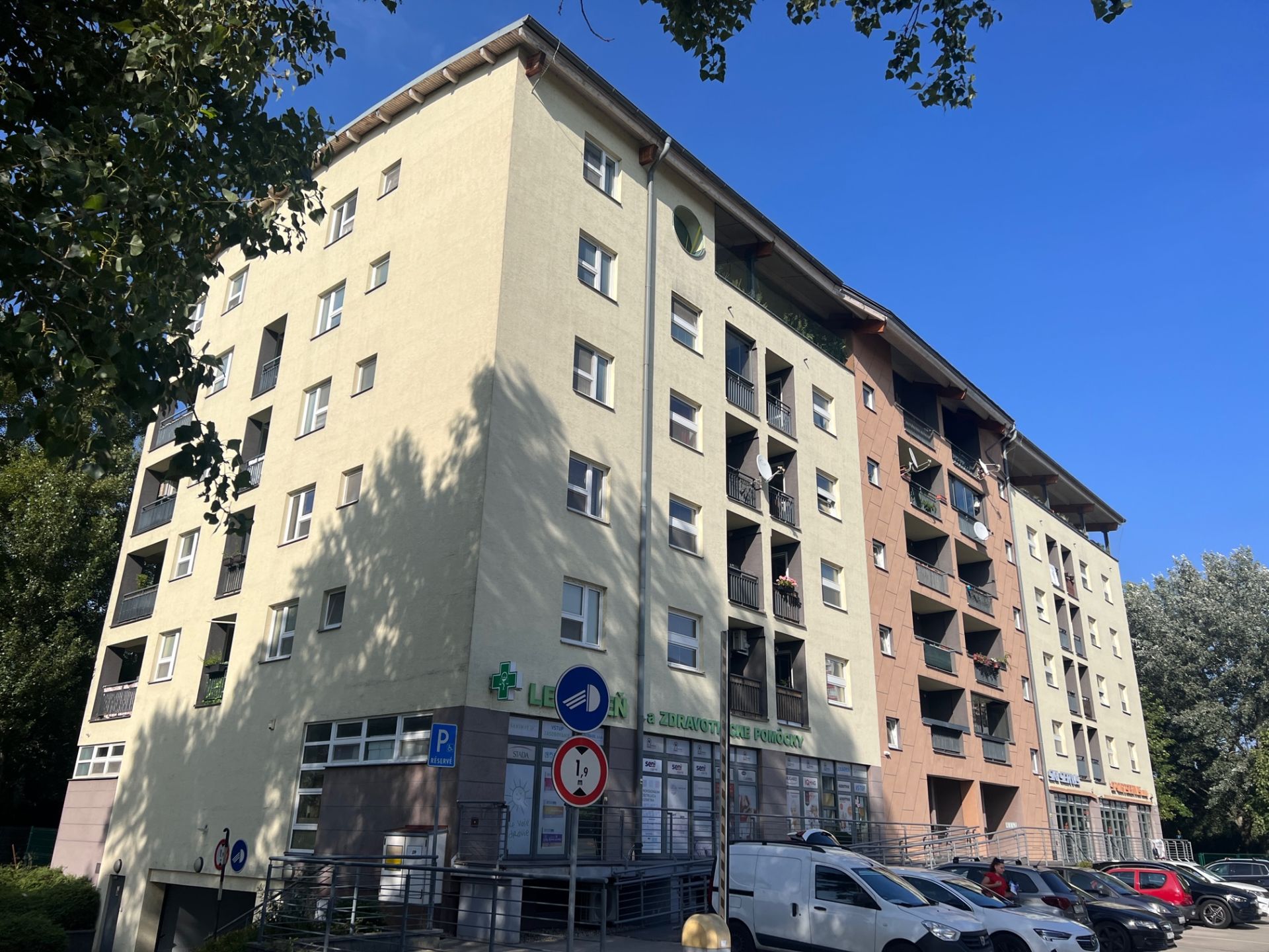Na predaj obchodný priestor 364,08m2, ul. Betliarska,  Petržalka