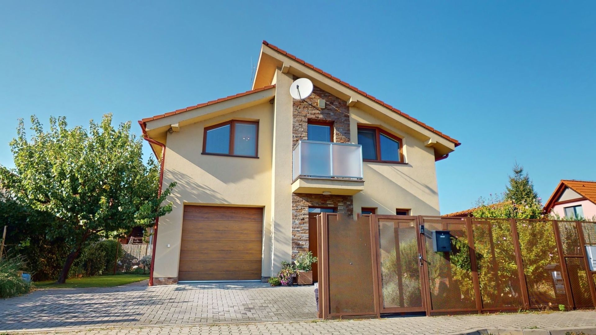 Na predaj 4izbový RD, 202m2, Rusovce